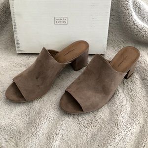 BNIB mushroom color mules slides